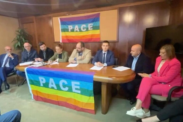 - RIPRODUZIONE RISERVATA