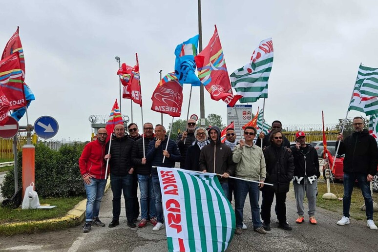 - RIPRODUZIONE RISERVATA
