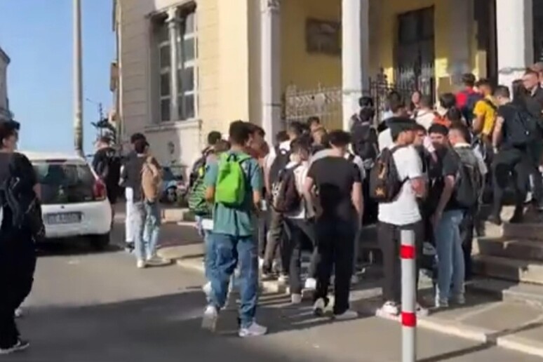 - RIPRODUZIONE RISERVATA