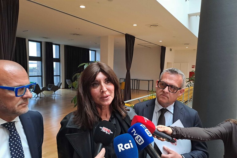 - RIPRODUZIONE RISERVATA