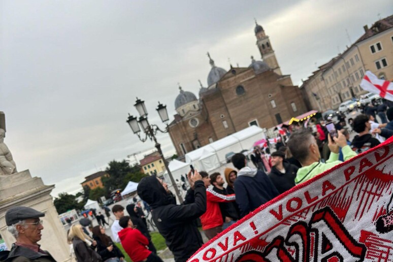 - RIPRODUZIONE RISERVATA