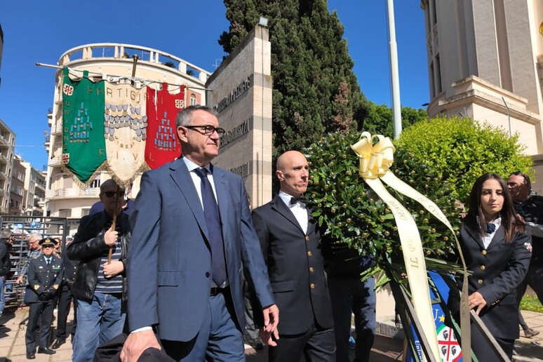 - RIPRODUZIONE RISERVATA