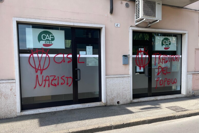 - RIPRODUZIONE RISERVATA