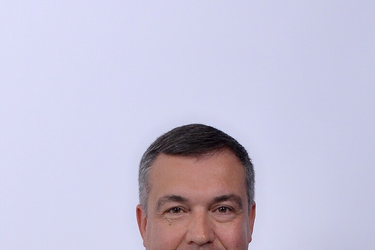 - RIPRODUZIONE RISERVATA
