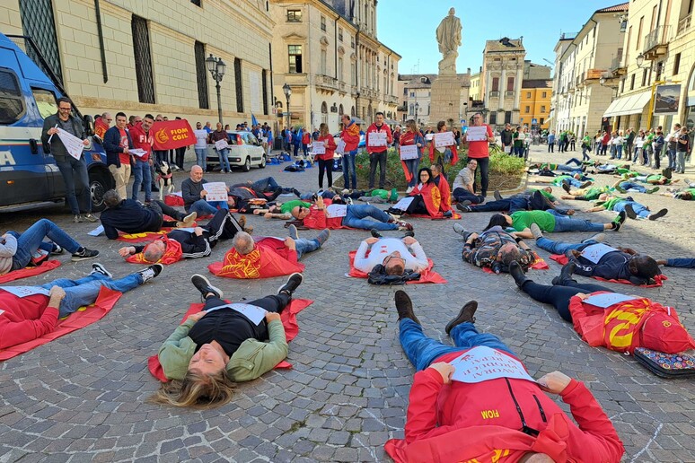- RIPRODUZIONE RISERVATA