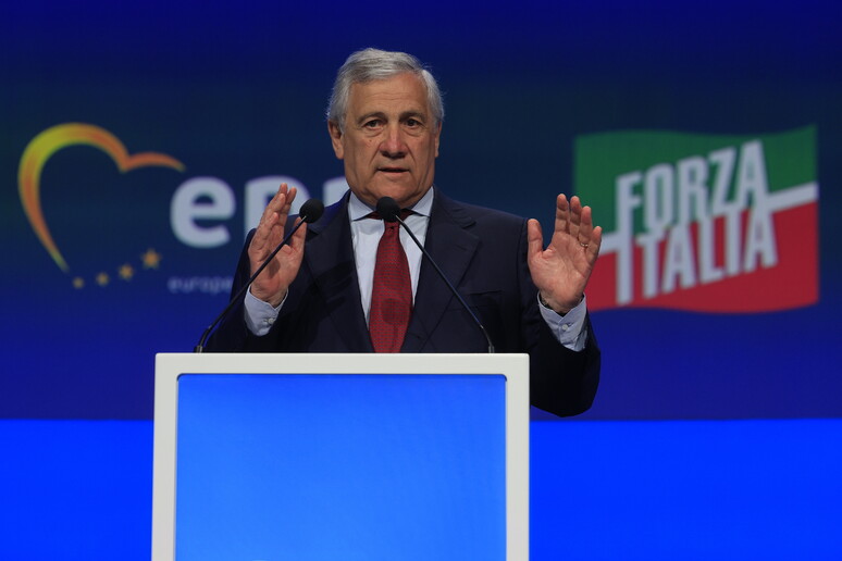 - RIPRODUZIONE RISERVATA