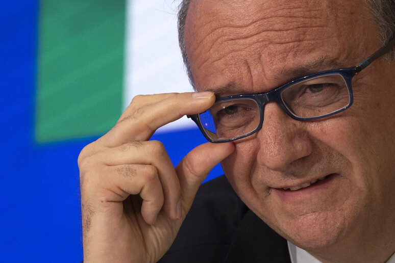 - RIPRODUZIONE RISERVATA