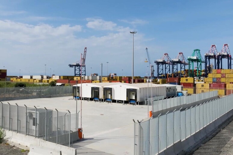 - RIPRODUZIONE RISERVATA