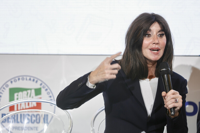 - RIPRODUZIONE RISERVATA
