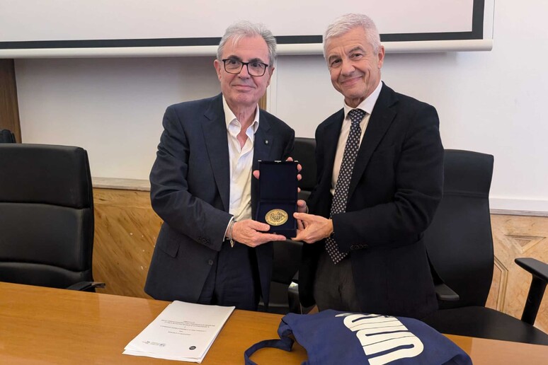 - RIPRODUZIONE RISERVATA