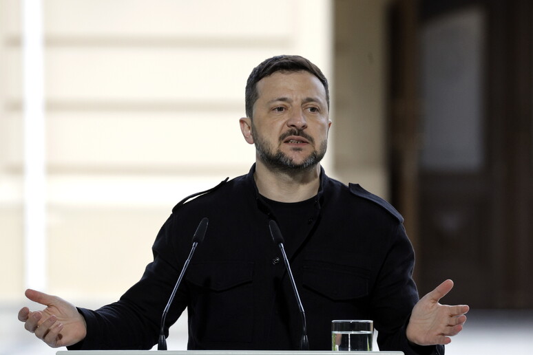 - RIPRODUZIONE RISERVATA