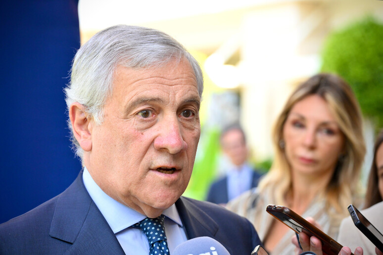 - RIPRODUZIONE RISERVATA