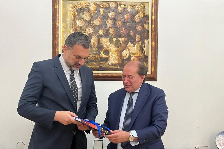 - RIPRODUZIONE RISERVATA