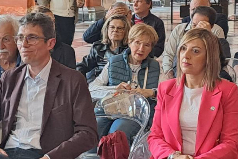 - RIPRODUZIONE RISERVATA