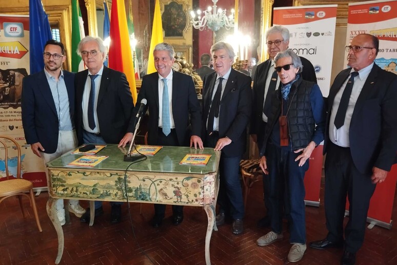 - RIPRODUZIONE RISERVATA