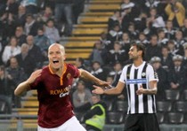 Michael Bradley esulta dopo aver segnato il gol che da' la vittoria alla Roma sull'Udinese